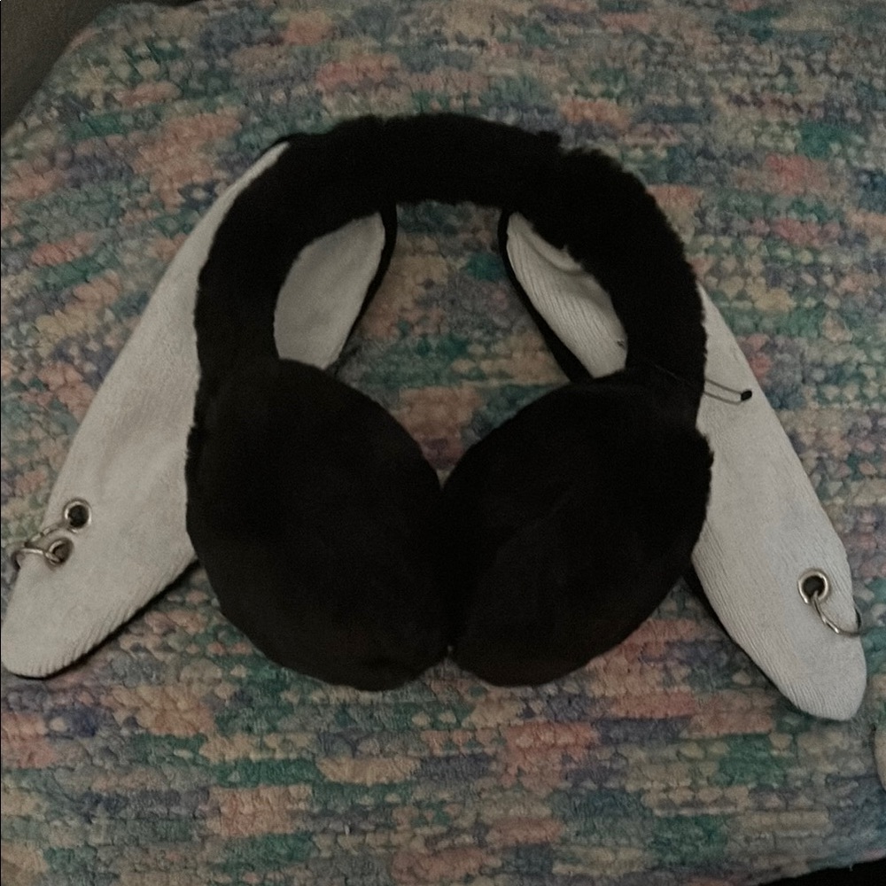 Black and white earmuffs